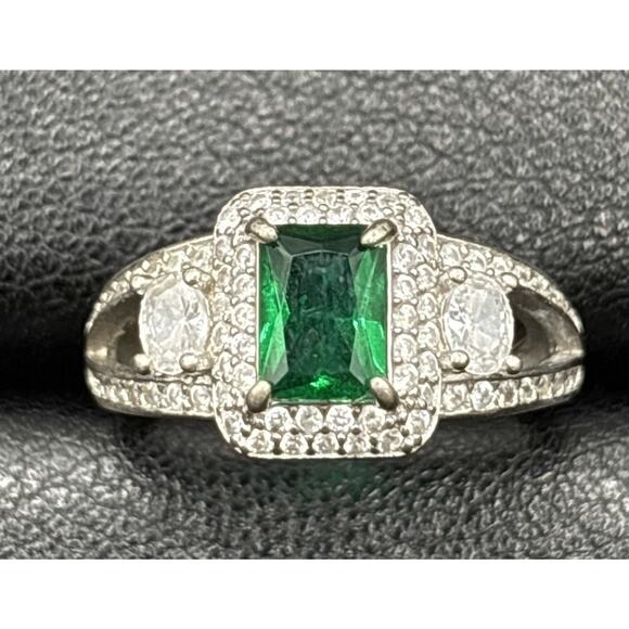 EUC Sterling Silver Green Cubic Zirconia Ring Size 6.00 3 Grams X15 - Picture 1 of 11
